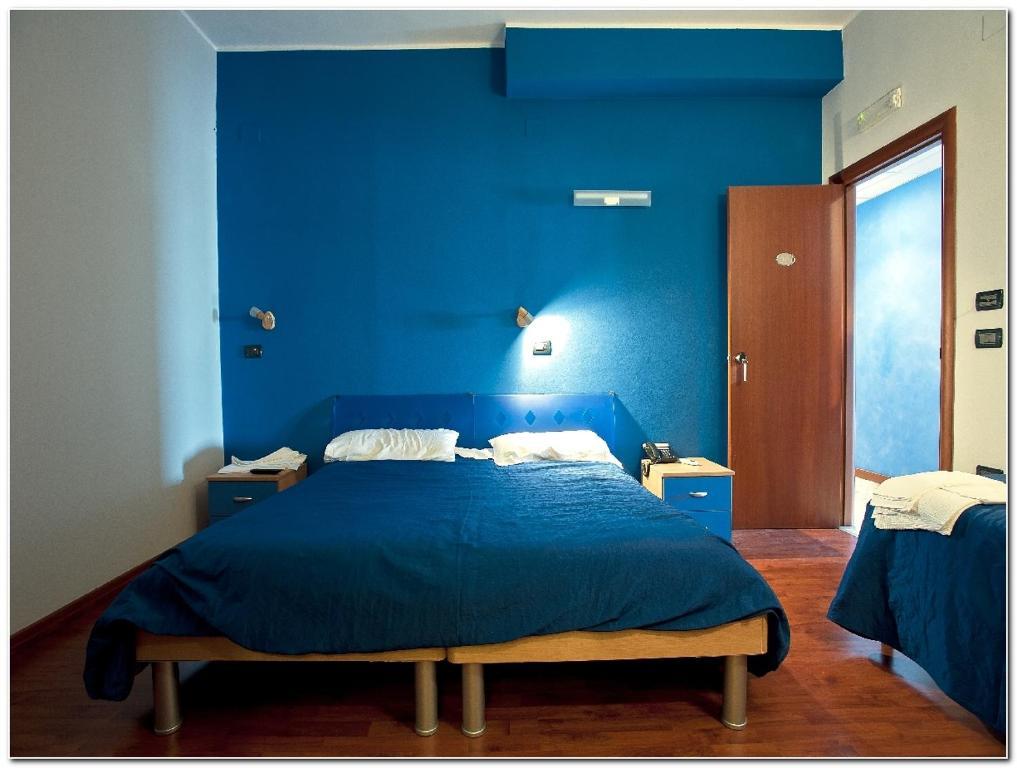 Hotel Veronese Чериньола Номер фото