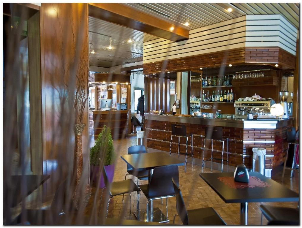 Hotel Veronese Чериньола Экстерьер фото