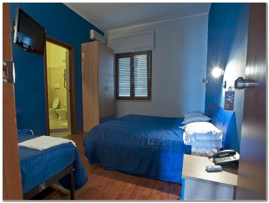 Hotel Veronese Чериньола Экстерьер фото